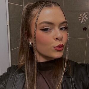 Meet your Posher, Grace